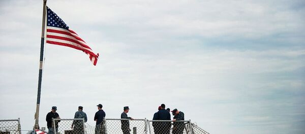 Моряки на корме американского эсминца класса Арли Берк - 俄羅斯衛星通訊社