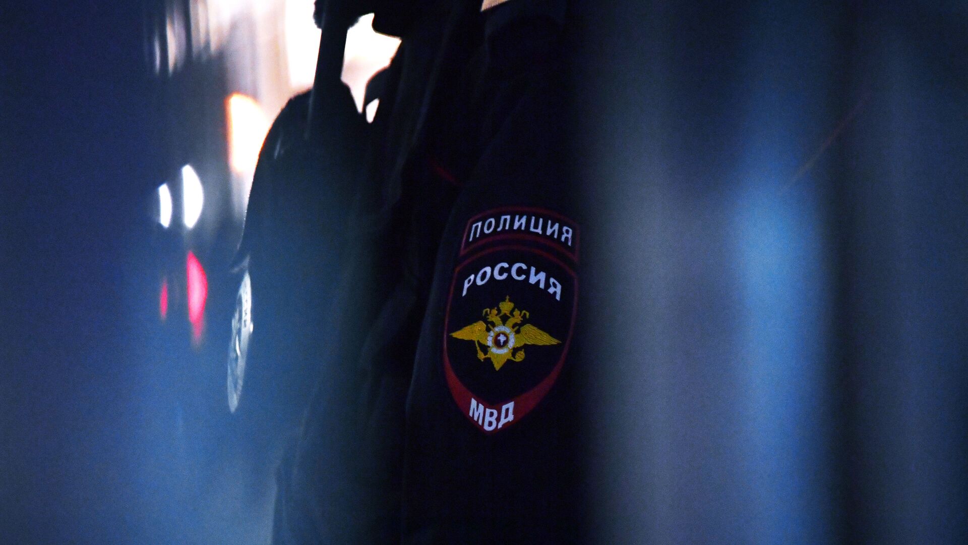 Эмблема на форме сотрудника полиции - 俄罗斯卫星通讯社, 1920, 13.07.2021