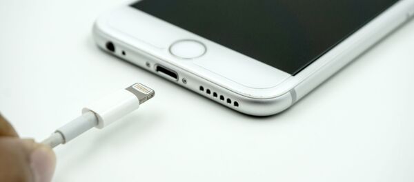 专家指出手机充电不当方式 - 俄罗斯卫星通讯社