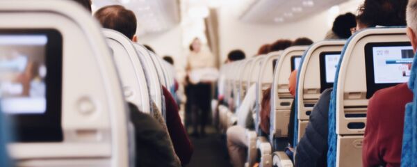 专家列出了最容易被乘客遗落在飞机上的物品名单 - 俄罗斯卫星通讯社