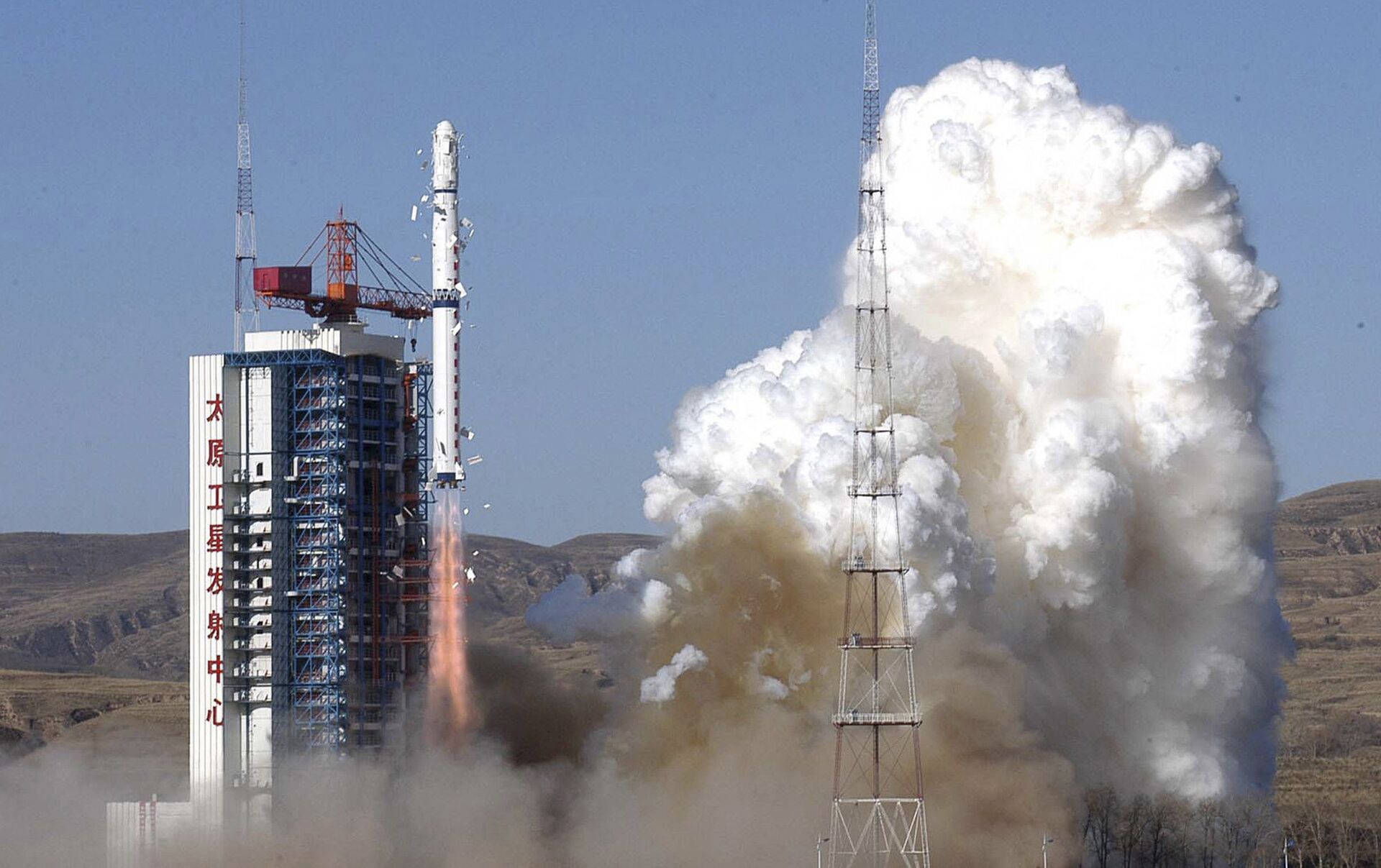 长征六号遥十运载火箭发射十六颗卫星主要用于大气成像等