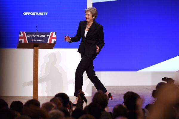 英國首相特蕾莎·梅2018在伯明翰舉行的保守黨新聞發佈會上。 - 俄羅斯衛星通訊社