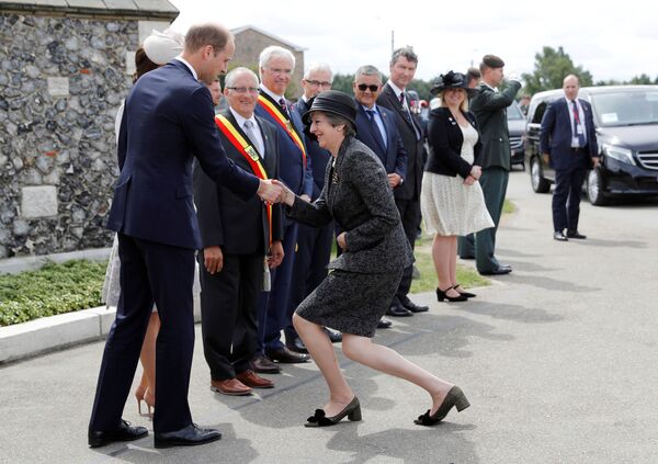 英国首相特蕾莎·梅欢迎威廉王子和剑桥公爵夫人凯瑟琳出席比利时巴雪戴尔战役100周年庆祝活动。 - 俄罗斯卫星通讯社