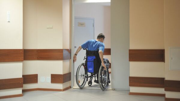 莫斯科医生让瘫痪病人重新站了起来 - 俄罗斯卫星通讯社