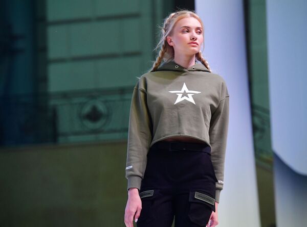 Black Star Wear和“俄羅斯軍隊”兩大服裝品牌推出合作款 - 俄羅斯衛星通訊社