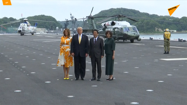 特朗普和安倍參觀日本“加賀”號直升機母艦 - 俄羅斯衛星通訊社