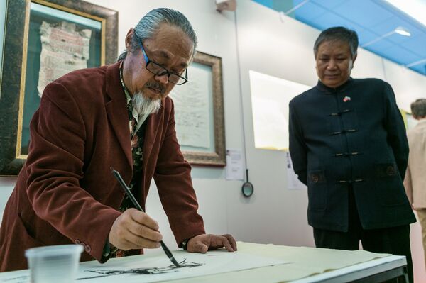 中国书画家协会艺术总监王亚峰(音译) 中国书画家协会艺术总监王亚峰(音译) - 俄罗斯卫星通讯社