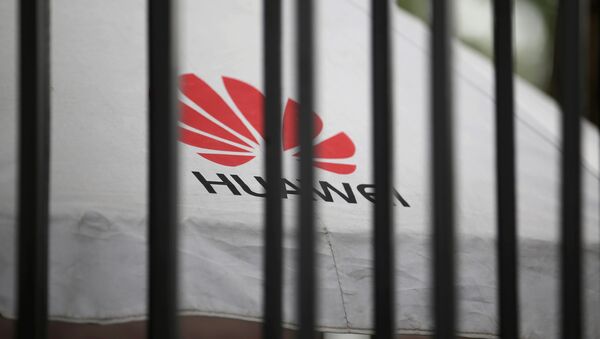 A Huawei logo is seen outside the fence at its headquarters in Shenzhen - 俄罗斯卫星通讯社
