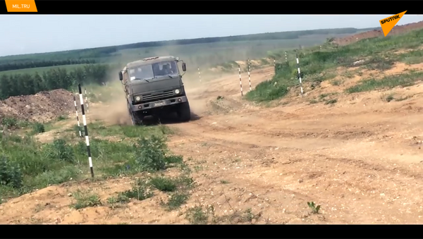 俄国防部在军车驾驶员日发布震撼视频 - 俄罗斯卫星通讯社