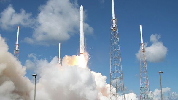 Запуск ракеты SpaceX Falcon 9 со спутником Dragon с мыса Канаверал, США - 俄罗斯卫星通讯社