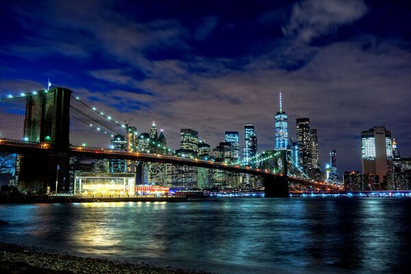 纽约布鲁克林大桥的夜景。 - 俄罗斯卫星通讯社
