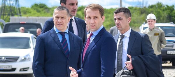 Заместитель председателя правительства РФ Юрий Трутнев и министр по развитию Дальнего Востока и Арктики Александр Козлов  - 俄罗斯卫星通讯社