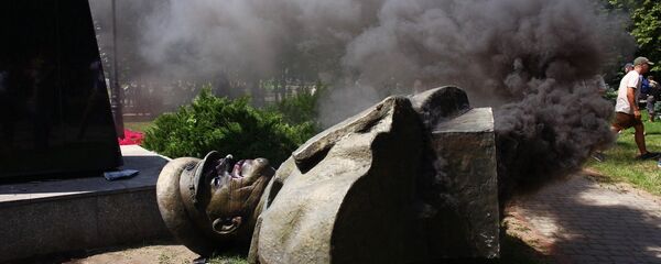 烏克蘭議員稱哈爾科夫市拆除朱可夫半身像是對歷史的侮辱 - 俄羅斯衛星通訊社