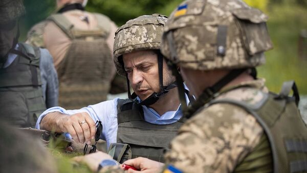 Президент Украины Владимир Зеленский во время визита в Донбасс - 俄羅斯衛星通訊社