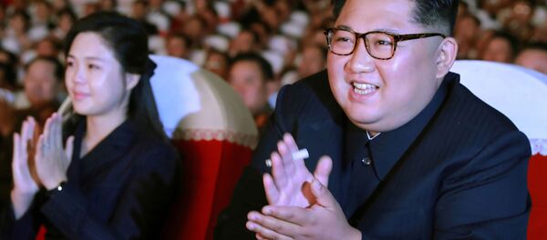 Лидер Северной Кореи Ким Чен Ын и его жена Ли Соль Чжу на концерте Корейской народной армии - 俄羅斯衛星通訊社
