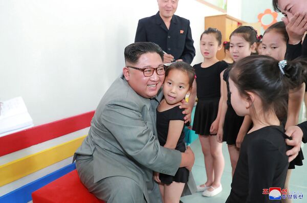 朝鲜领导人金正恩在慈江道视察学生少年宫 - 俄罗斯卫星通讯社