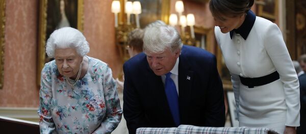 伊丽莎白二世向特朗普夫妇赠送珍贵礼物 - 俄罗斯卫星通讯社