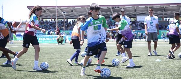 “足球-友谊”项目活动  - 俄罗斯卫星通讯社