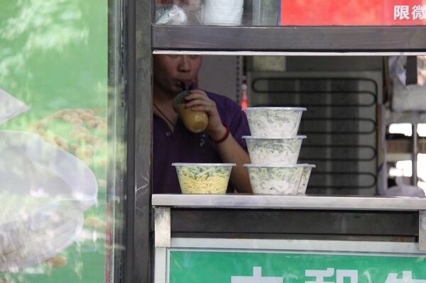 外卖与快递成中国塑料制品泛滥成灾的罪魁祸首 外卖与快递成中国塑料制品泛滥成灾的罪魁祸首 - 俄罗斯卫星通讯社