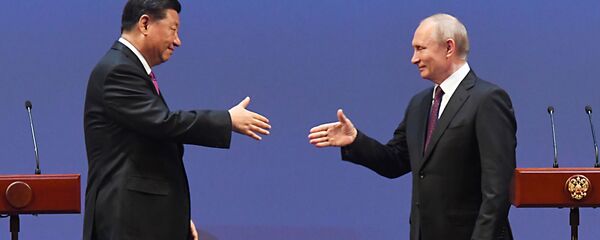 Председатель КНР Си Цзиньпин и президент России Владимир Путин а торжественном вечере, посвященном 70-летию установления дипломатических отношений между Россией и Китая Председатель КНР Си Цзиньпин и президент России Владимир Путин а торжественном вечере, посвященном 70-летию установления дипломатических отношений между Россией и Китая - 俄羅斯衛星通訊社