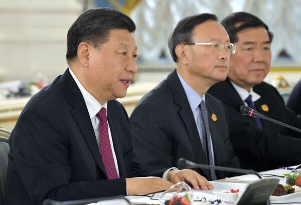 正在俄羅斯進行國事訪問的中國國家主席習近平與俄羅斯總理德米特里·梅德韋傑夫會晤 - 俄羅斯衛星通訊社
