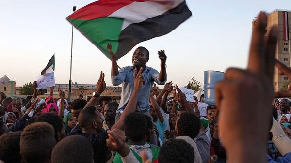 苏丹警方用催泪弹驱赶示威者 - 俄罗斯卫星通讯社