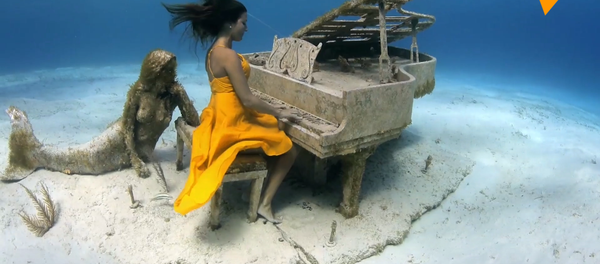 引人入勝的水下鋼琴演奏 引人入勝的水下鋼琴演奏 - 俄羅斯衛星通訊社