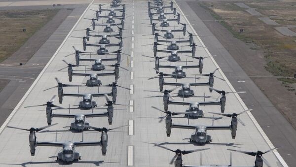 24 конвертоплана MV-22B Osprey и 16 тяжелых транспортных вертолетов CH-53E Super Stallion 6 июня совершили «Слоновью прогулку» на авиабазе Мирамир, Калифорния - 俄罗斯卫星通讯社