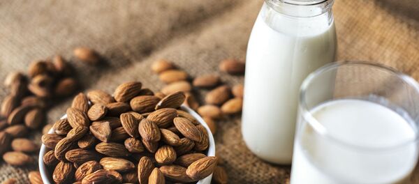 Миндальное молоко - 俄罗斯卫星通讯社