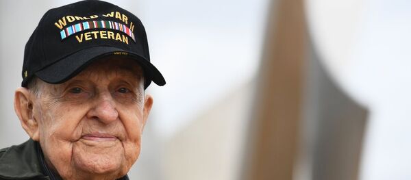 一對戀人分別75年後在法國見面 - 俄羅斯衛星通訊社