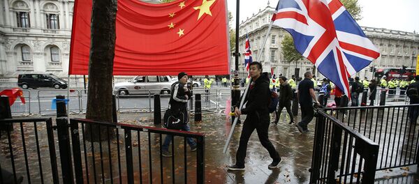 Флаги Великобритании и Китая возле Даунинг-стрит в Лондоне - 俄罗斯卫星通讯社