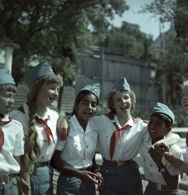“阿尔捷克”夏令营的苏联儿童和印度儿童，1968年 - 俄罗斯卫星通讯社