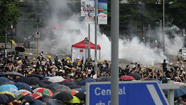 香港抗議者從市區主要道路撤離 - 俄羅斯衛星通訊社