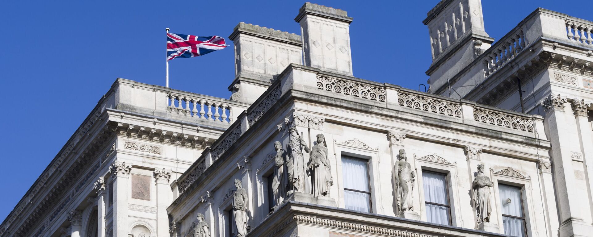 Флаг Великобритании на крыше Министерства иностранных дел и по делам Содружества в Лондоне - 俄羅斯衛星通訊社, 1920, 25.11.2021