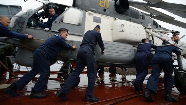 在“Sareks-2019”海上搜救演習中，海員為卡-27直升機起飛做準備 - 俄羅斯衛星通訊社