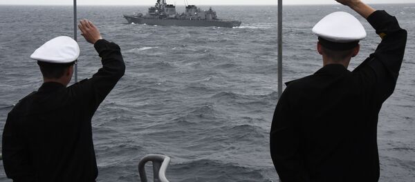 Моряки большого противолодочного корабля (БПК) Адмирал Пантелеев во время совместных учений по поиску и спасению на море Сарекс-2019 - 俄罗斯卫星通讯社