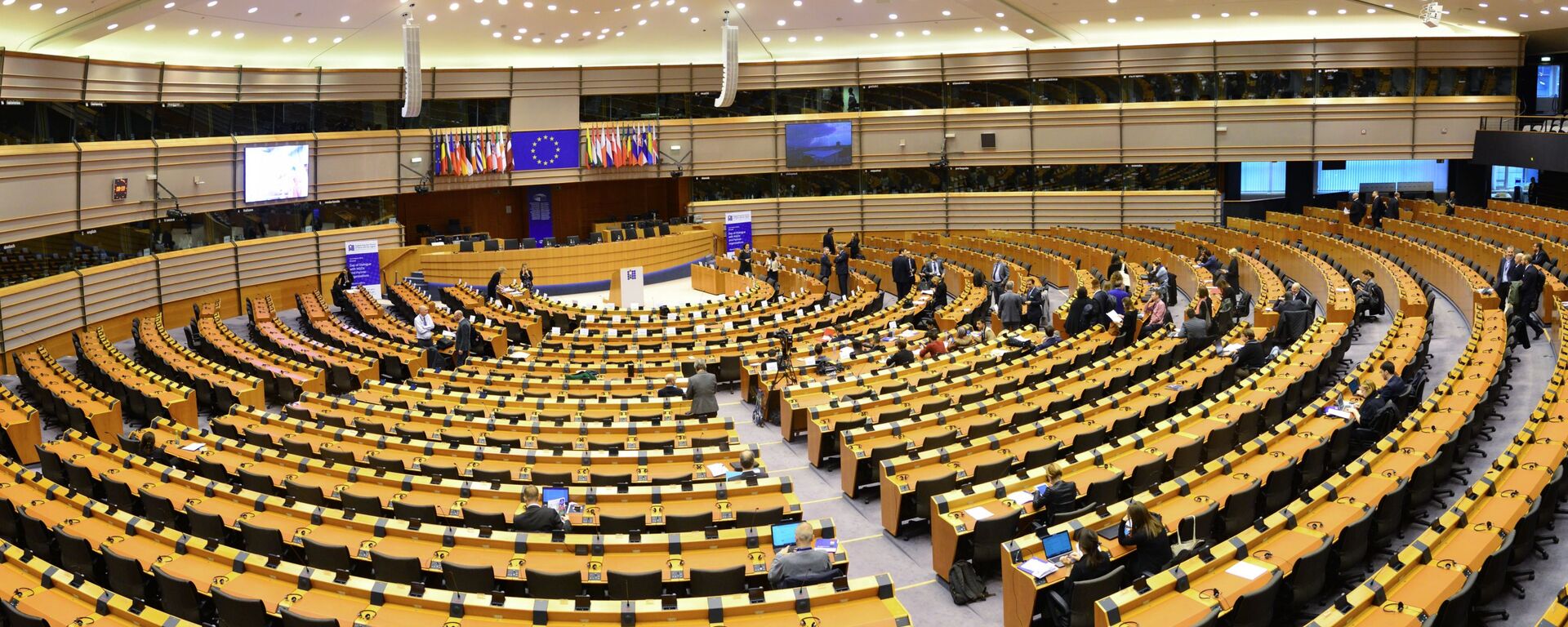 歐洲理事會主席：歐盟計劃用凍結的俄資產為烏克蘭提供“賠償性貸款” - 俄羅斯衛星通訊社, 1920, 19.12.2025