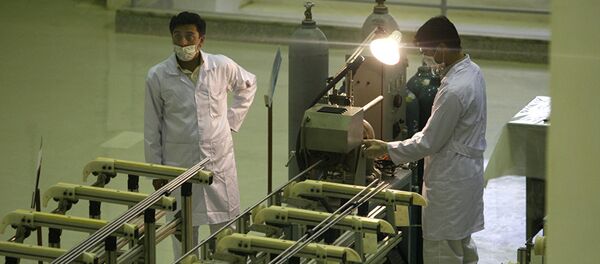 Iranian technicians work at a new facility producing uranium fuel for a planned heavy-water nuclear reactor, just outside the city of Isfahan, 255 miles (410 kilometers) south of the capital Tehran Iranian technicians work at a new facility producing uranium fuel for a planned heavy-water nuclear reactor, just outside the city of Isfahan, 255 miles (410 kilometers) south of the capital Tehran - 俄羅斯衛星通訊社