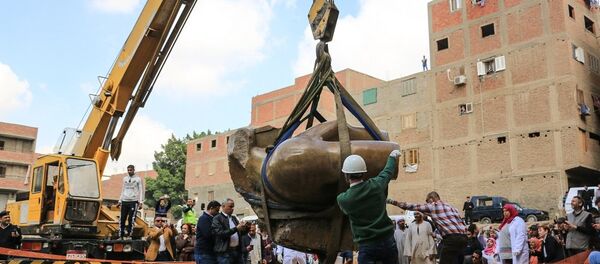 考古学家发现一尊淹没在地下水中、高达八米的埃及法老拉美西斯二世雕像 - 俄罗斯卫星通讯社