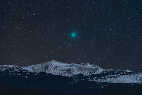 美国摄影师Kevin Palmer 的作品Comet and Mountain - 俄罗斯卫星通讯社
