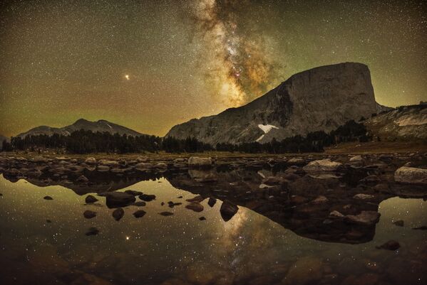 美国摄影师Marc Toso的作品Reflections of Mount Hooker - 俄罗斯卫星通讯社