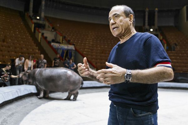 驯兽师托菲克·阿洪多夫 - 俄罗斯卫星通讯社