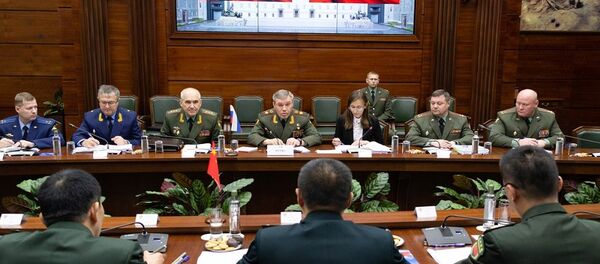 俄武装力量总参谋长格拉西莫夫与中国中央军委联合参谋部副参谋长邵元明 俄武装力量总参谋长格拉西莫夫与中国中央军委联合参谋部副参谋长邵元明 - 俄罗斯卫星通讯社