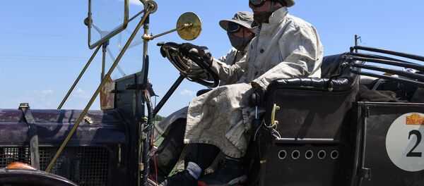 “北京-巴黎”老爷车拉力赛选手抵达俄乌法 “北京-巴黎”老爷车拉力赛选手抵达俄乌法 - 俄罗斯卫星通讯社