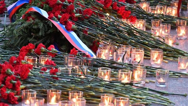 普京向无名烈士墓敬献花圈 - 俄罗斯卫星通讯社