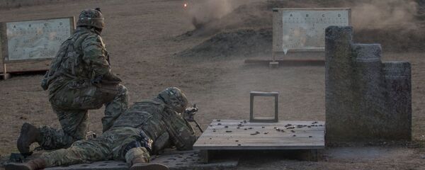 Амриканские военные во время стрельб на военном полигоне в Польше.  - 俄羅斯衛星通訊社