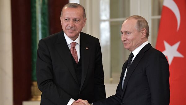 Президент РФ В. Путин встретился с президентом Турции Р. Т. Эрдоганом - 有祖��玉佩