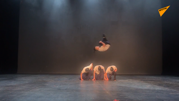 成家班·龙韵武艺团“功夫芭蕾”在莫斯科排练演出 - 俄罗斯卫星通讯社