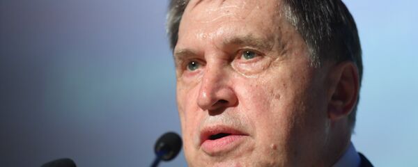 尤里•乌沙科夫 - 俄罗斯卫星通讯社