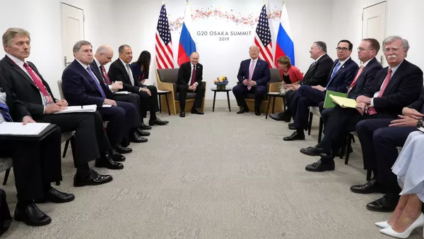 Президент РФ Владимир Путин и президент США Дональд Трамп во время встречи на полях саммита Группы двадцати в Осаке - 俄羅斯衛星通訊社
